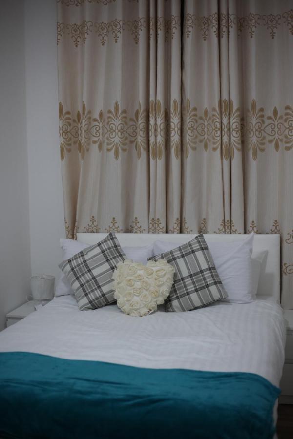 Oyo New City Lodge ลอนดอน ภายนอก รูปภาพ